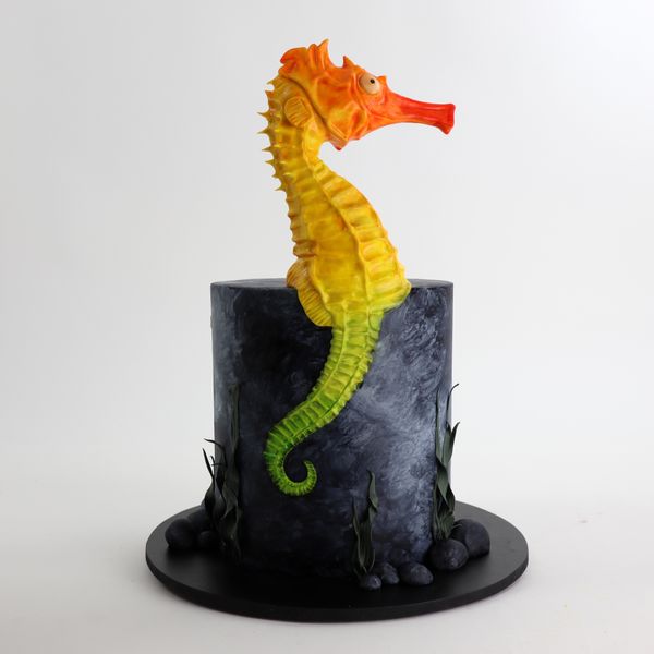 עוגה מעוצבת של סוסון ים המפוסל בבצק סוכר בעבודת יד ליום הולדת 40