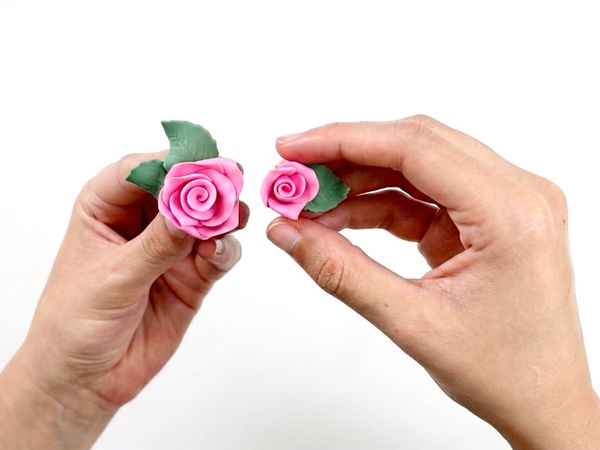 פרחים מפוסלים בבצק סוכר