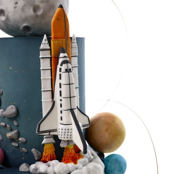 חללית מפוסלת בבצק סוכר