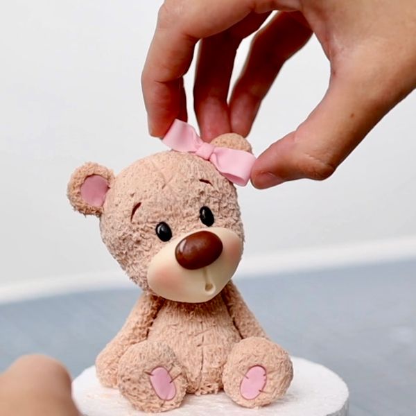 דובי נאיבי מפוסל בבצק סוכר