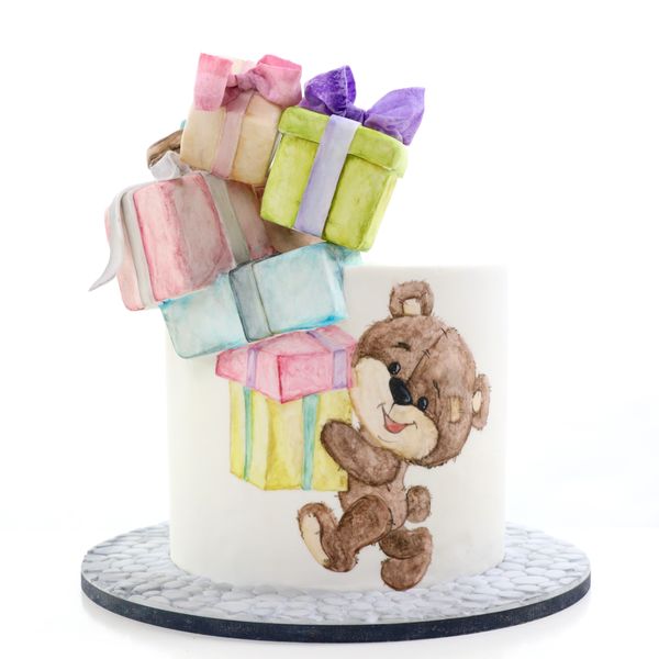 עוגת יום הולדת דובי עם מתנות מעוצבת בבצק סוכר